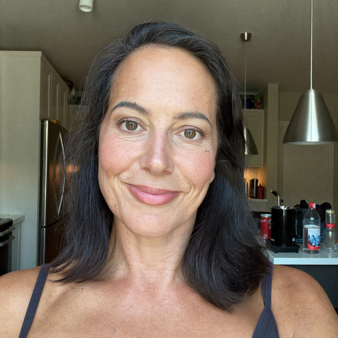 Valeria, 45